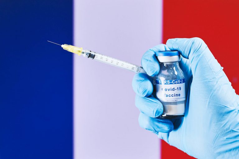 France: Angry Protestors Surround Pfizer HQ Chanting ‘Assassins’, ‘Vaccines Kill’